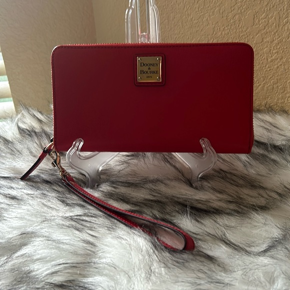 Dooney and Bourke tomato red Large Zip around long wallet/ wristlet NWT - Picture 5 of 13